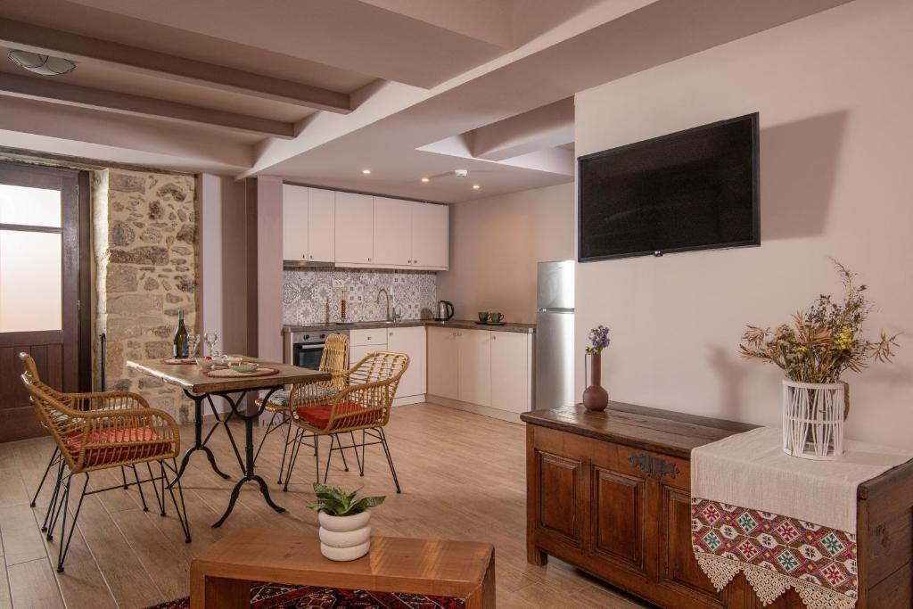 TV a/nebo společenská místnost v ubytování CARPE DIEM HOTEL