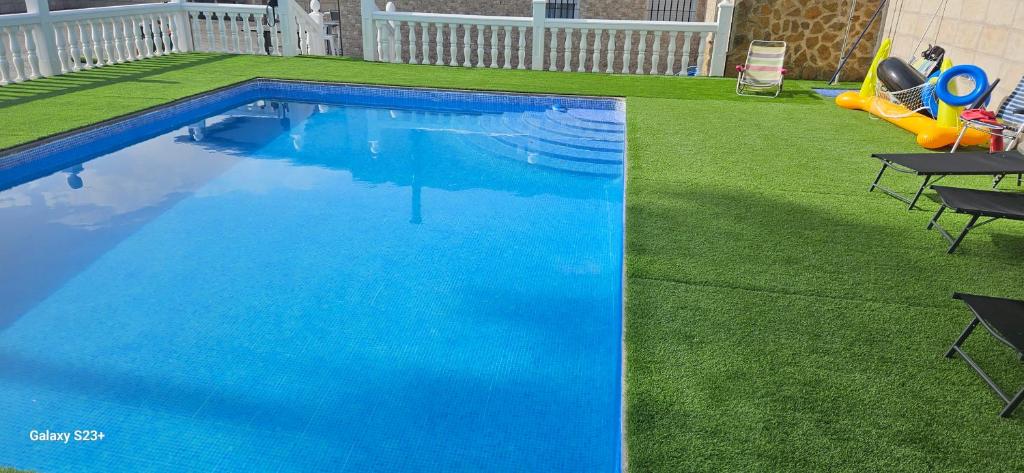 Bazén v ubytování chalet El campillo nebo v jeho okolí
