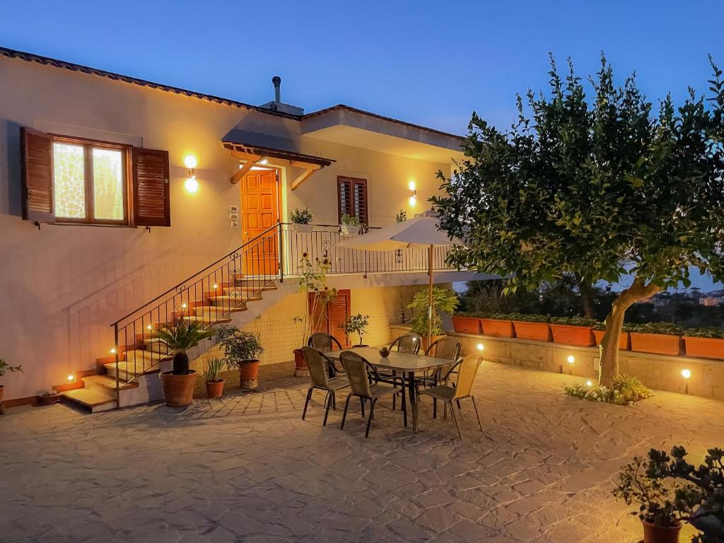 A balcony or terrace at La Pigna Sorrento