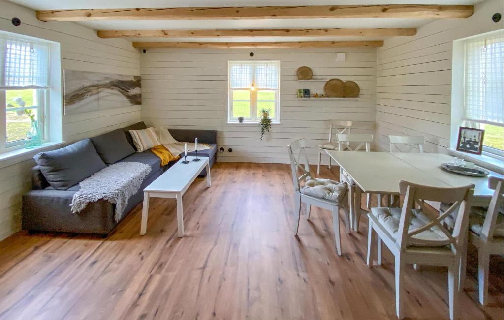 Awesome Home In Habo With Wifi - Maison De Vacances De Deux Chambres