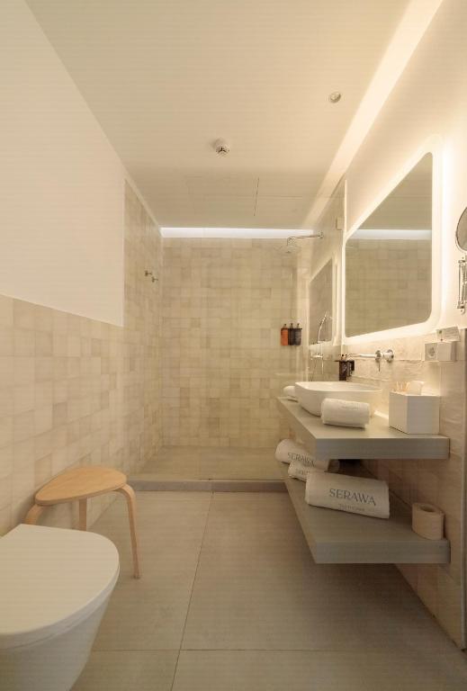 Koupelna v ubytování Hotel Serawa Alicante