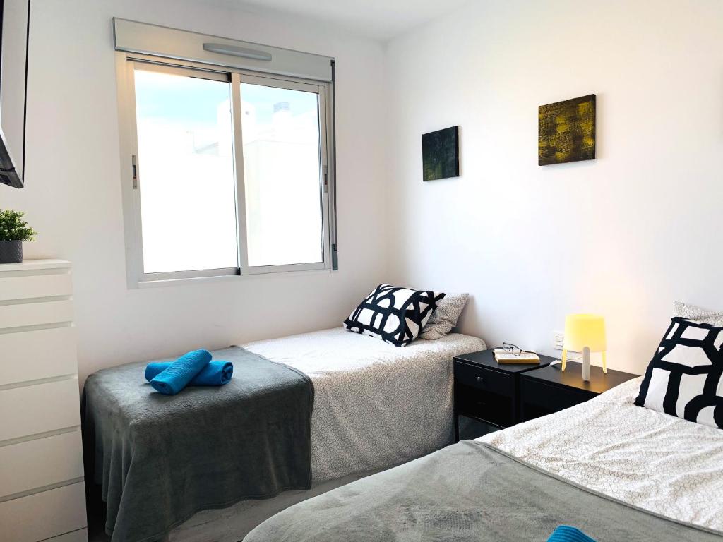 A bed or beds in a room at Magnifico apartamento de planta alta LA ISLA