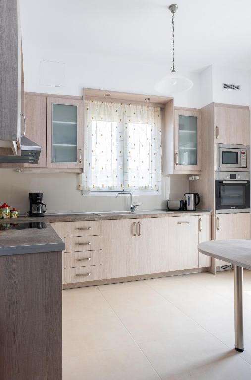 A kitchen or kitchenette at Villa Pan Areti Rethymno