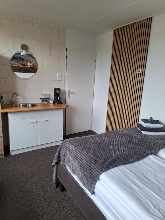 Postel nebo postele na pokoji v ubytování B&B Marijke