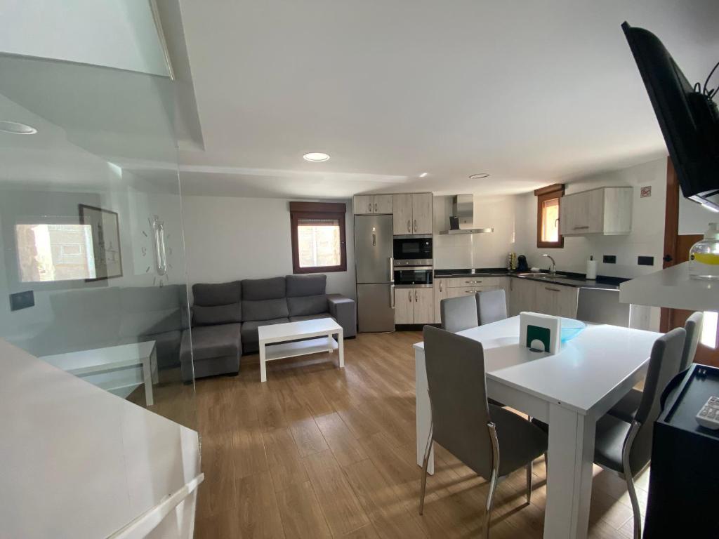 Casa Farruco Allariz - Three-Bedroom Townhouse