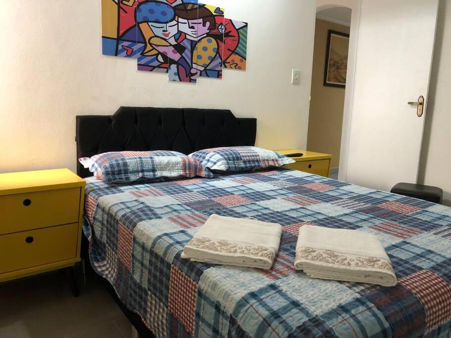 Ένα ή περισσότερα κρεβάτια σε δωμάτιο στο Doce lar aconchegante