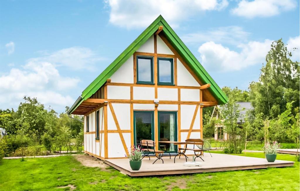 Κήπος έξω από το 2 Bedroom Awesome Home In Rowy