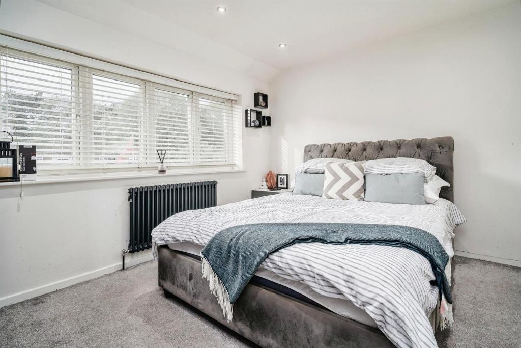 Gallery image of stylish 3 Bedroom House in Broxbourne