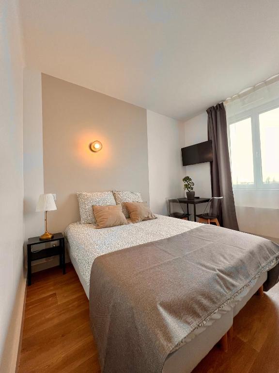 Photo de la galerie de l'établissement Studio 2 pers face gare SNCF Appart Hotel le Cygne D1, à Bourges