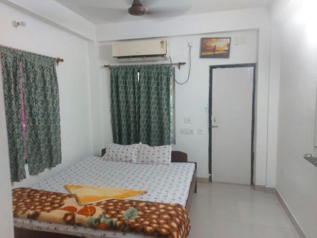 a small room with a bed and a window at Hotel Bhagwaan Das In Varanasi in Varanasi