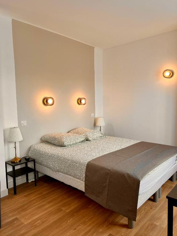 Posteľ alebo postele v izbe v ubytovaní Studio 4 pers face gare SNCF Appart Hotel le Cygne D4