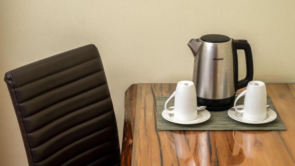 Příslušenství pro přípravu čaje a kávy v ubytování Fairview Hotel Nairobi