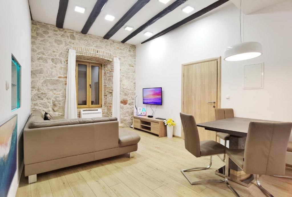 Телевизор и/или развлекательный центр в XY Suites - Design Apartments