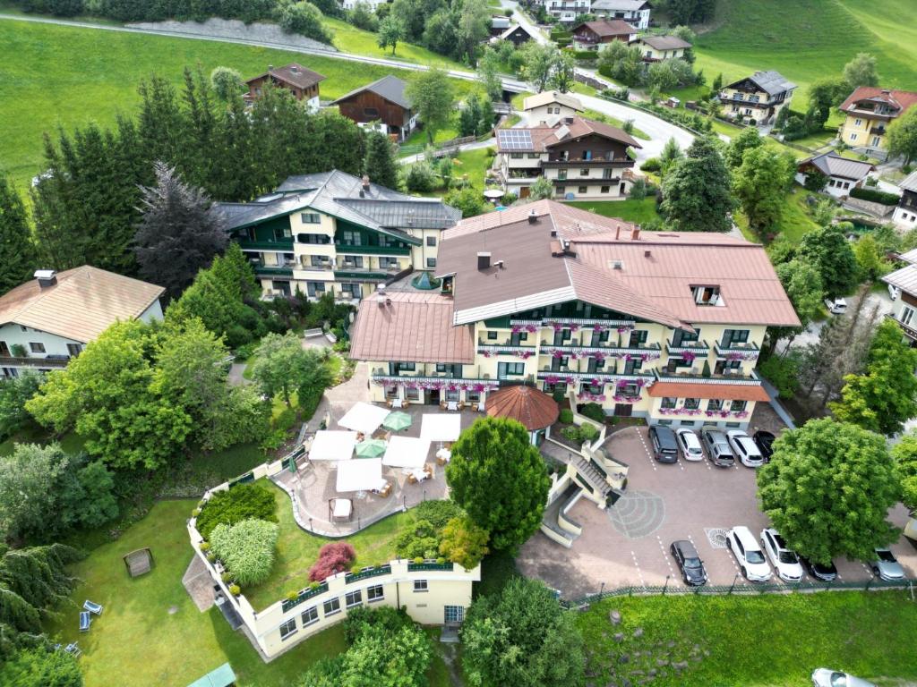 Letecký snímek ubytování Hotel Zum Stern - Bergbahnen inklusive im Sommer 2025