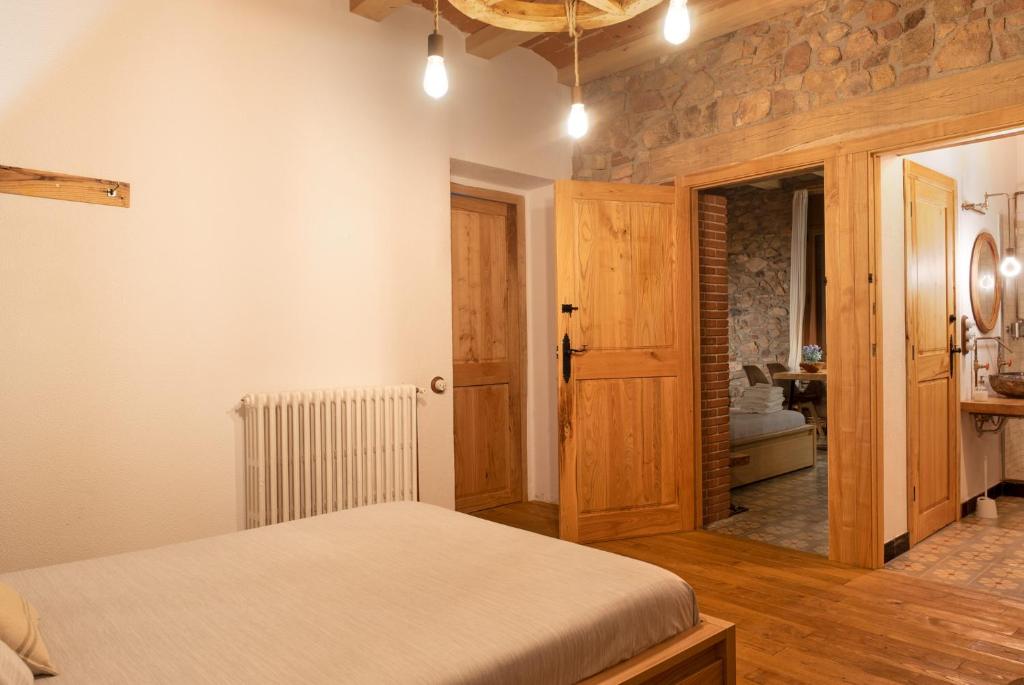 Postel nebo postele na pokoji v ubytování Masia de Can Ferrer