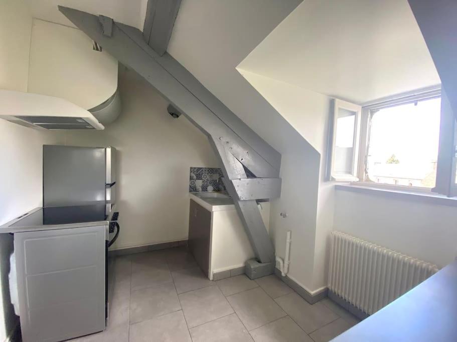 Kuchyň nebo kuchyňský kout v ubytování apt cozy refait à neuf à 5min du centre ville