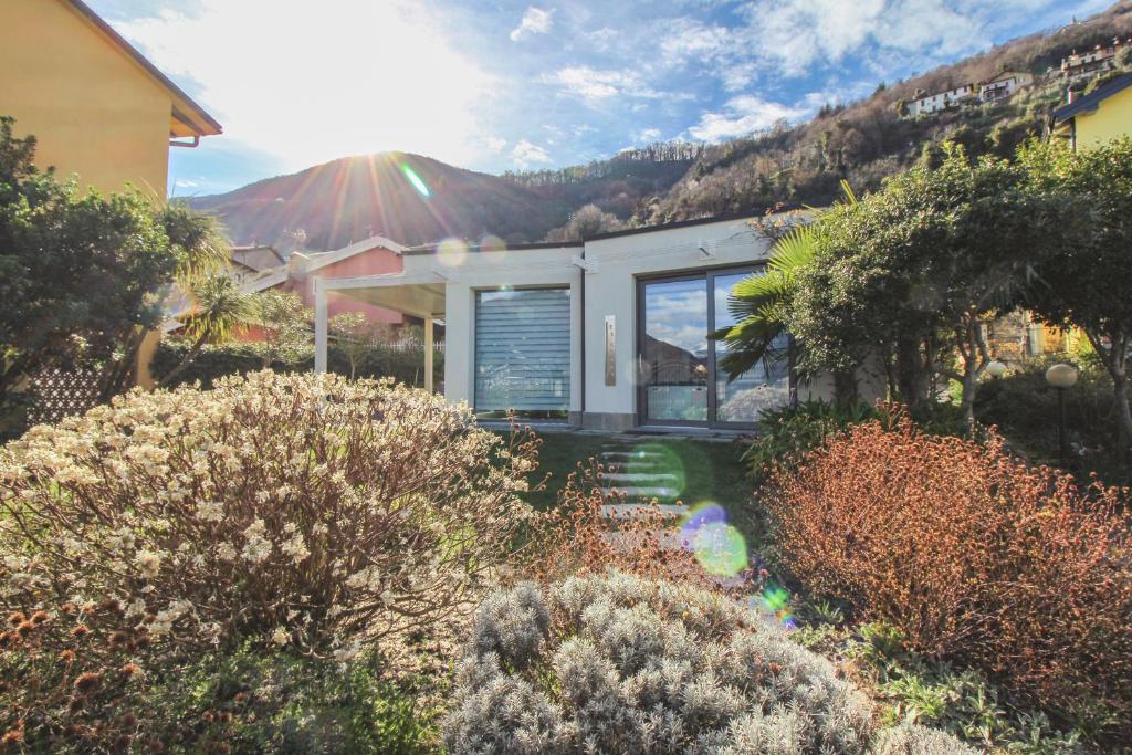 a house with a mountain in the background at La Sosta in San Siro