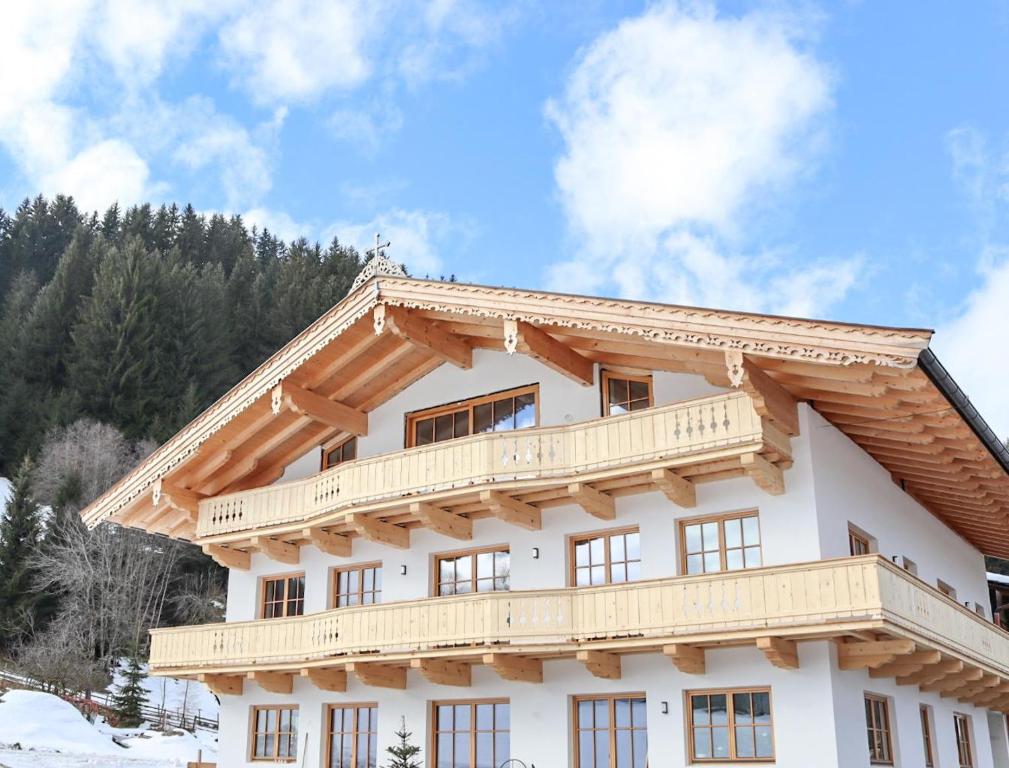 a building with a balcony on top of it at Apartment Vordermitterast in Kirchberg in Tirol