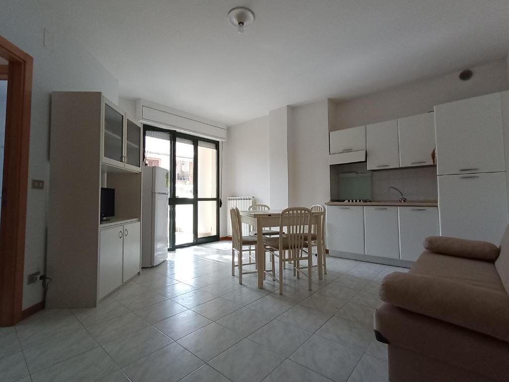 Køkken eller tekøkken på Nelly house - con piscina e posto auto al coperto