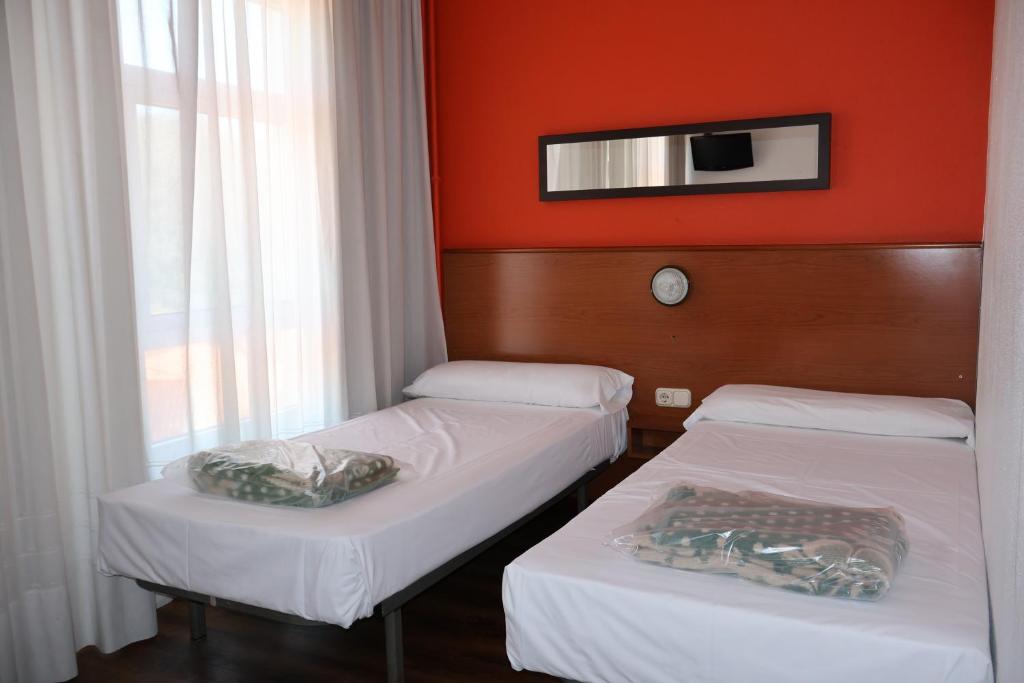 Postel nebo postele na pokoji v ubytování Loop INN Hostel Santiago de Compostela