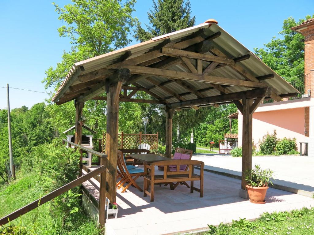 Vonkajšia záhrada v ubytovaní Holiday Home Il Cavaliere by Interhome