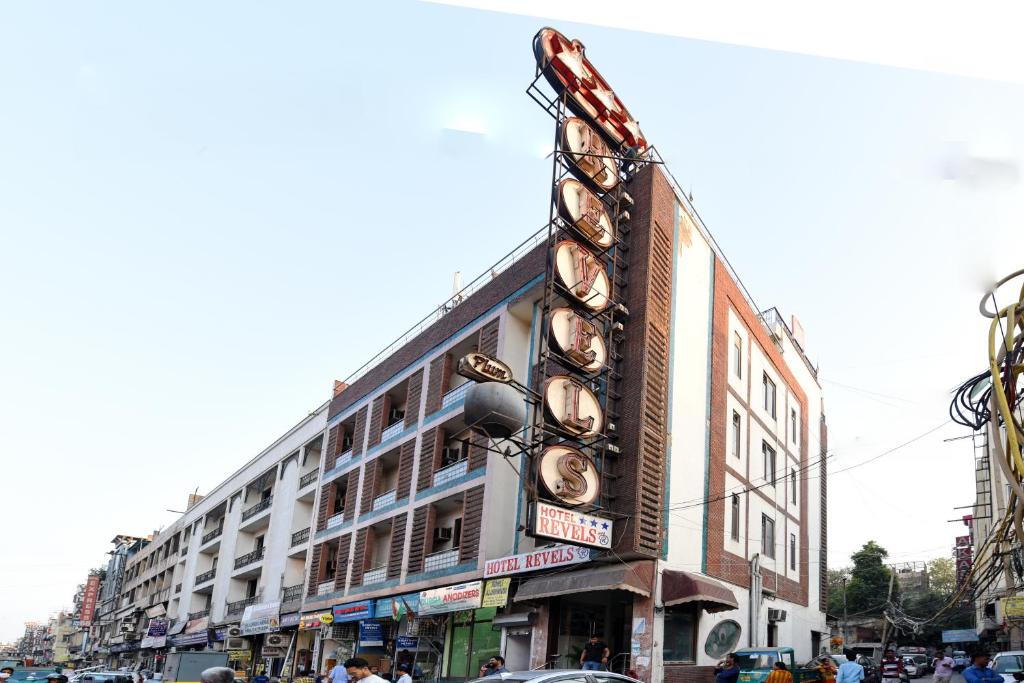 a large building with a theater sign on a city street at Hotel By Yellow Revels Plum in New Delhi