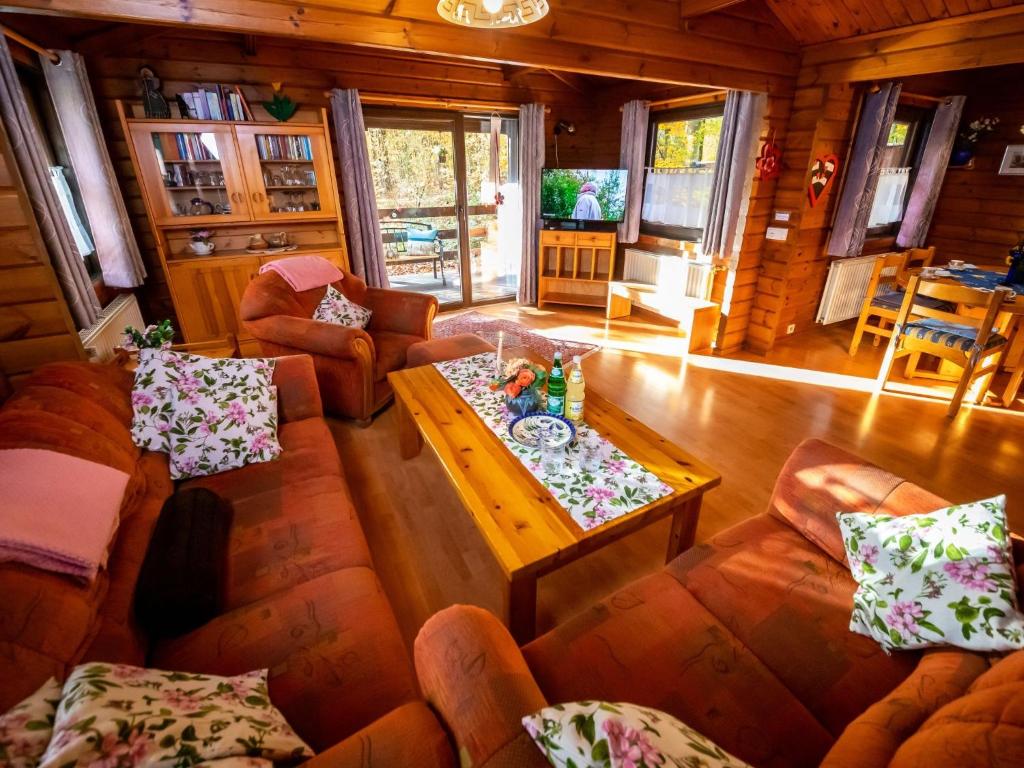 Posezení v ubytování Chalet Haus 57 Wald Eck by Interhome