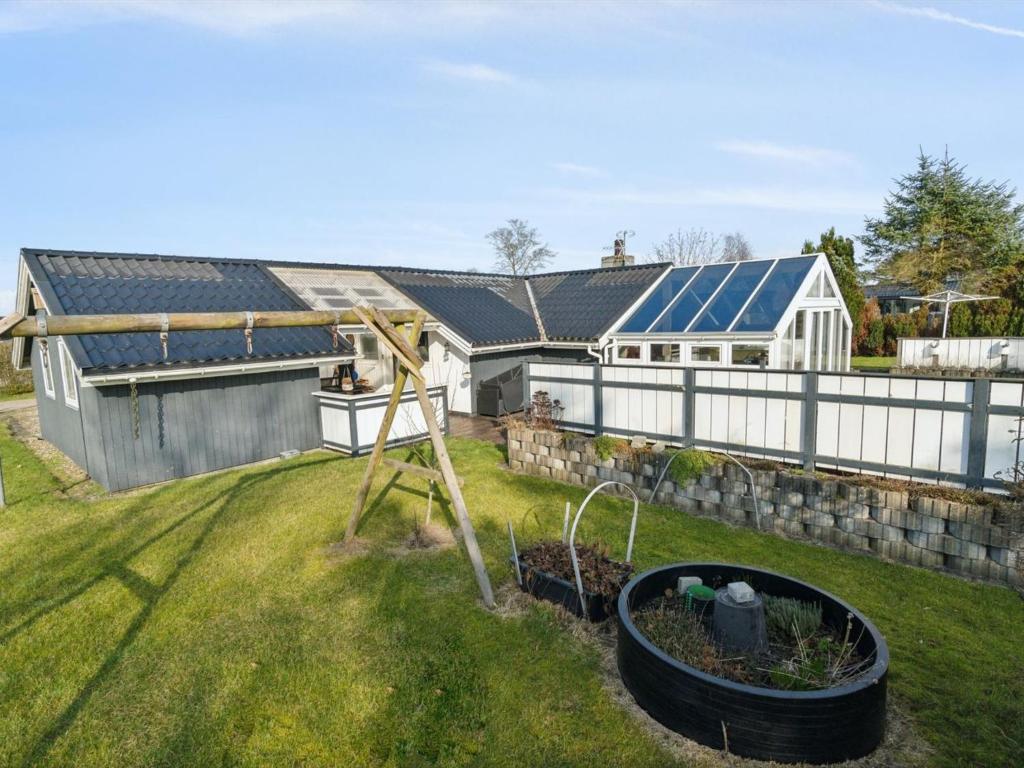 Zahrada ubytování Holiday Home Vrage - 800m from the sea by Interhome