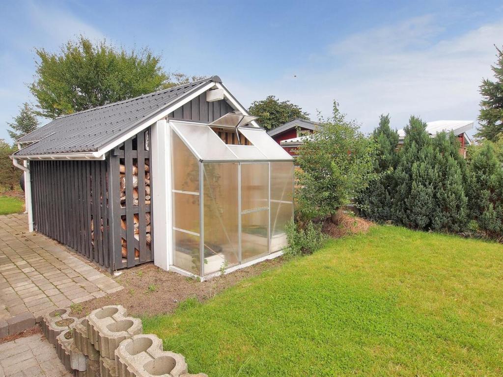 Zahrada ubytování Holiday Home Vrage - 800m from the sea by Interhome