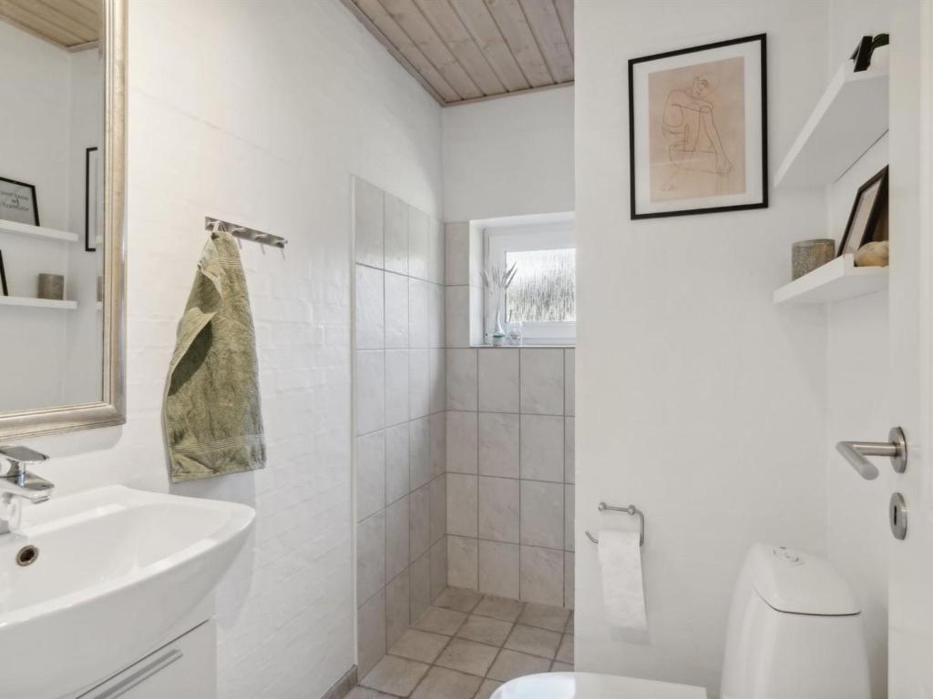 Koupelna v ubytování Holiday Home Ehlin - 150m from the sea by Interhome