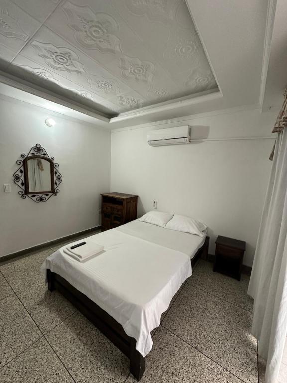Apartaestudio Luiggis Cucuta tesisinde bir odada yatak veya yataklar