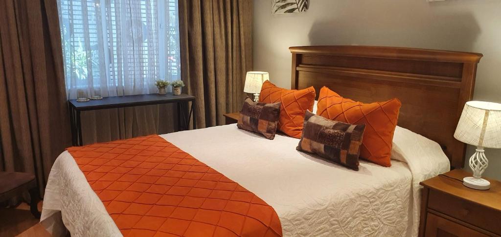 Postel nebo postele na pokoji v ubytování Hotel Puerta del Lago