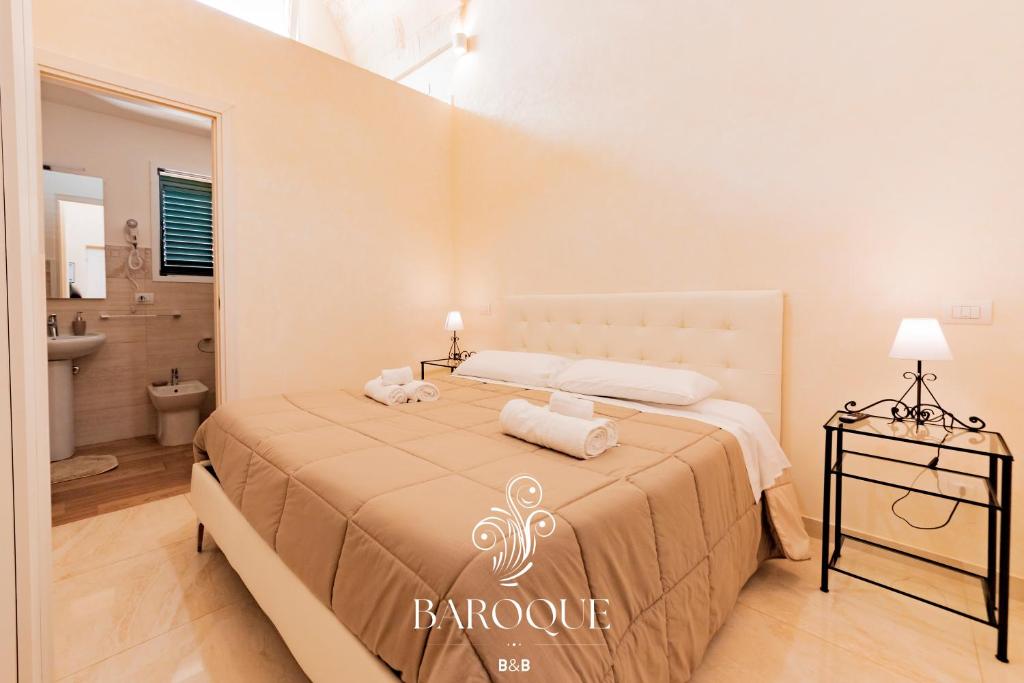 Postel nebo postele na pokoji v ubytování Baroque B&B