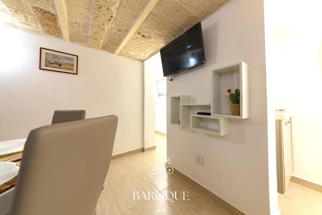 TV a/nebo společenská místnost v ubytování Baroque B&B