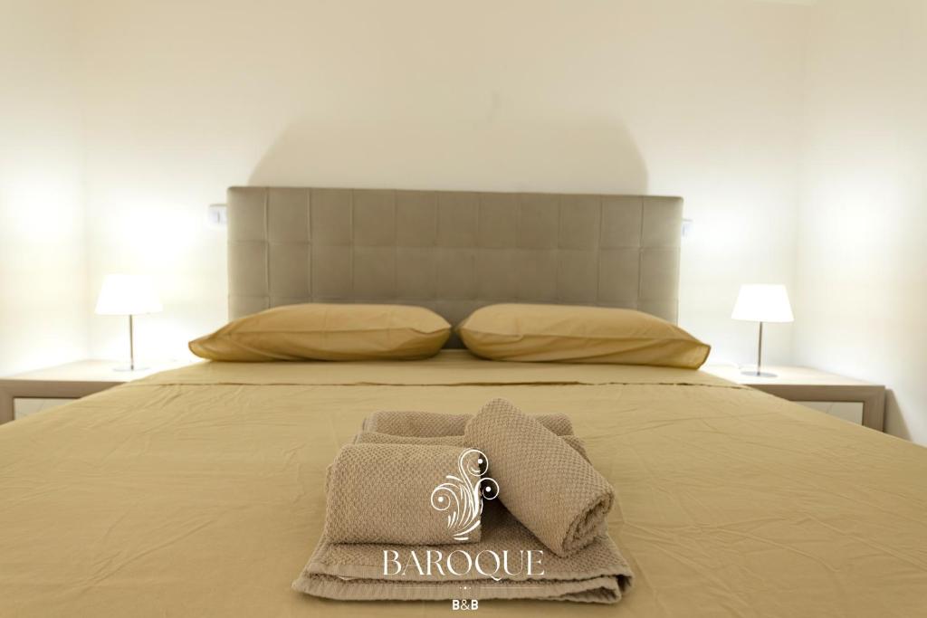 Postel nebo postele na pokoji v ubytování Baroque B&B