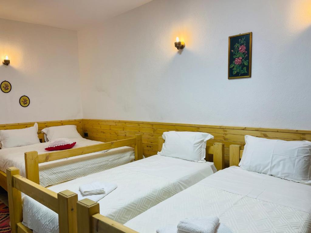 Postel nebo postele na pokoji v ubytování Medieval Rooms