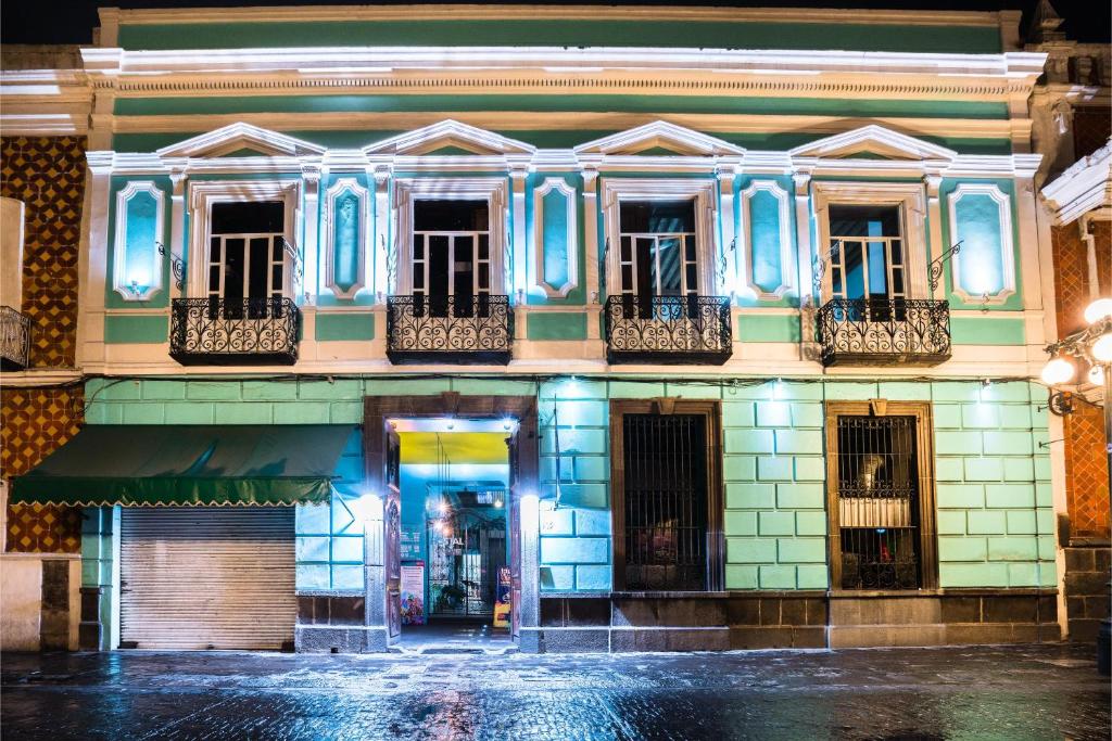 a building with blue lights on a street at OYO Hotel Casona Poblana in Puebla
