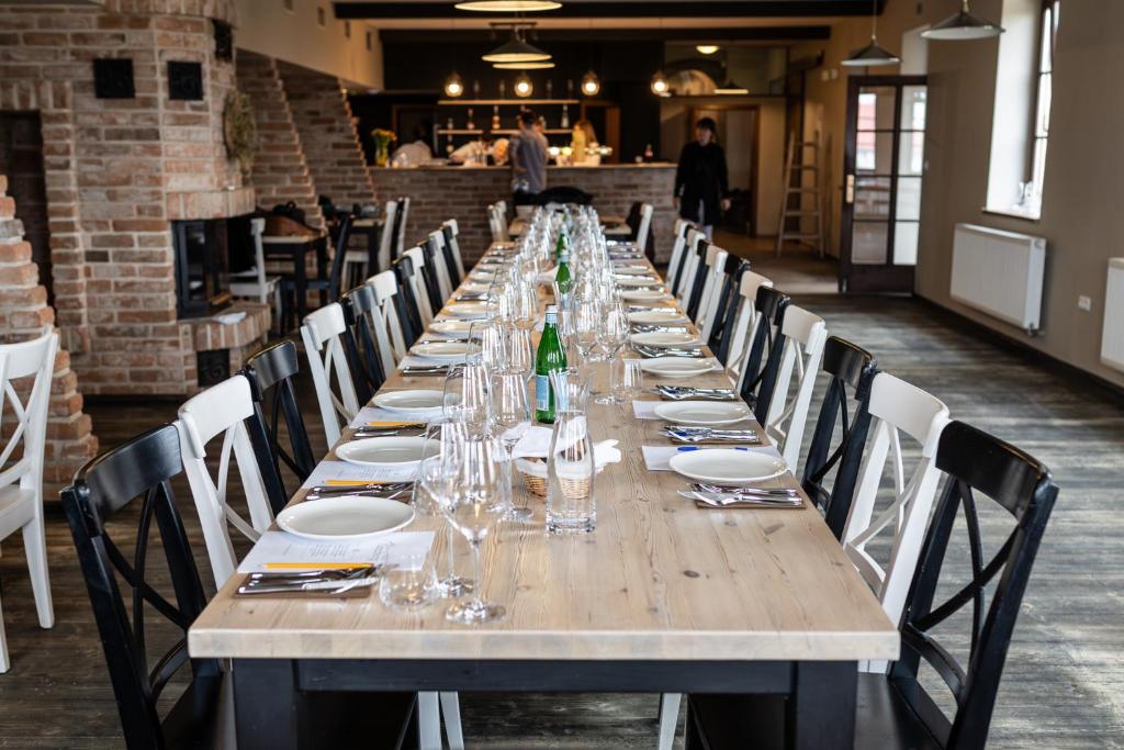 Een restaurant of ander eetgelegenheid bij Hotel Tanzberg Mikulov