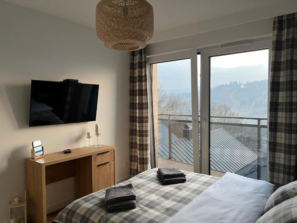 Postel nebo postele na pokoji v ubytování Apartament Kamienna 28 z prywatną sauną