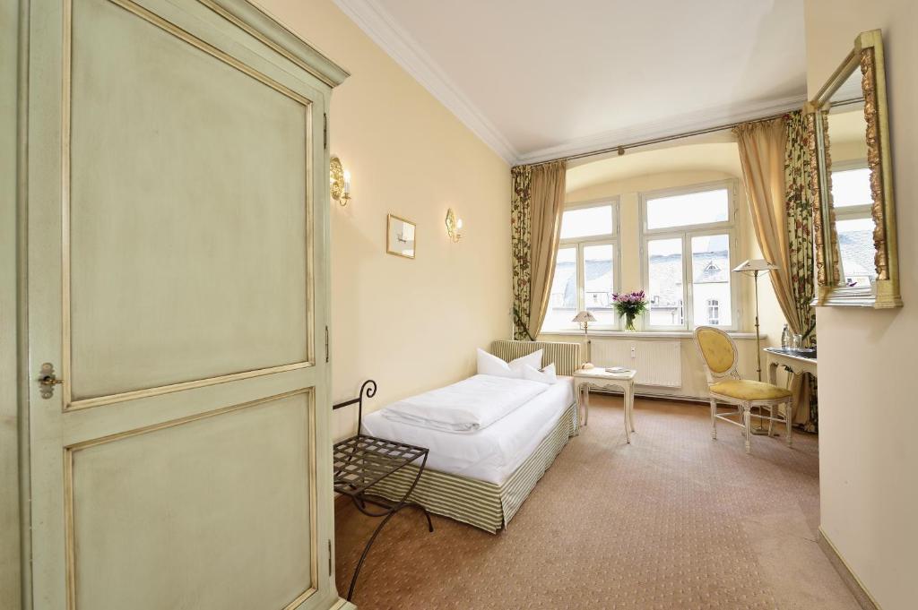 Postel nebo postele na pokoji v ubytování Hotel Graf von Mansfeld