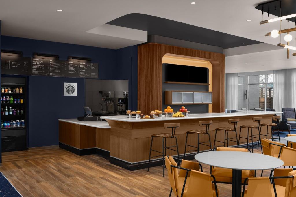Lounge nebo bar v ubytování Courtyard by Marriott Orem University Place