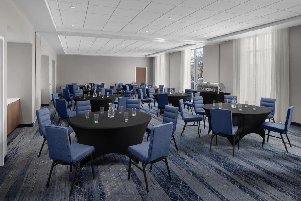 Posezení v ubytování Courtyard by Marriott Orem University Place