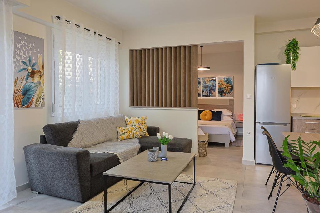 Posezení v ubytování Zeta-Garden Oasis & Private Parking by Optimum Link