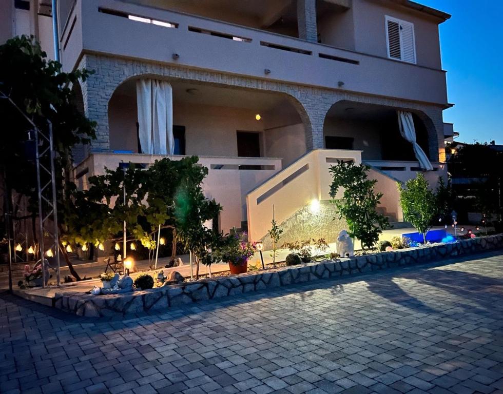 Bazén v ubytovaní Kabashi Apartment alebo v jeho blízkosti