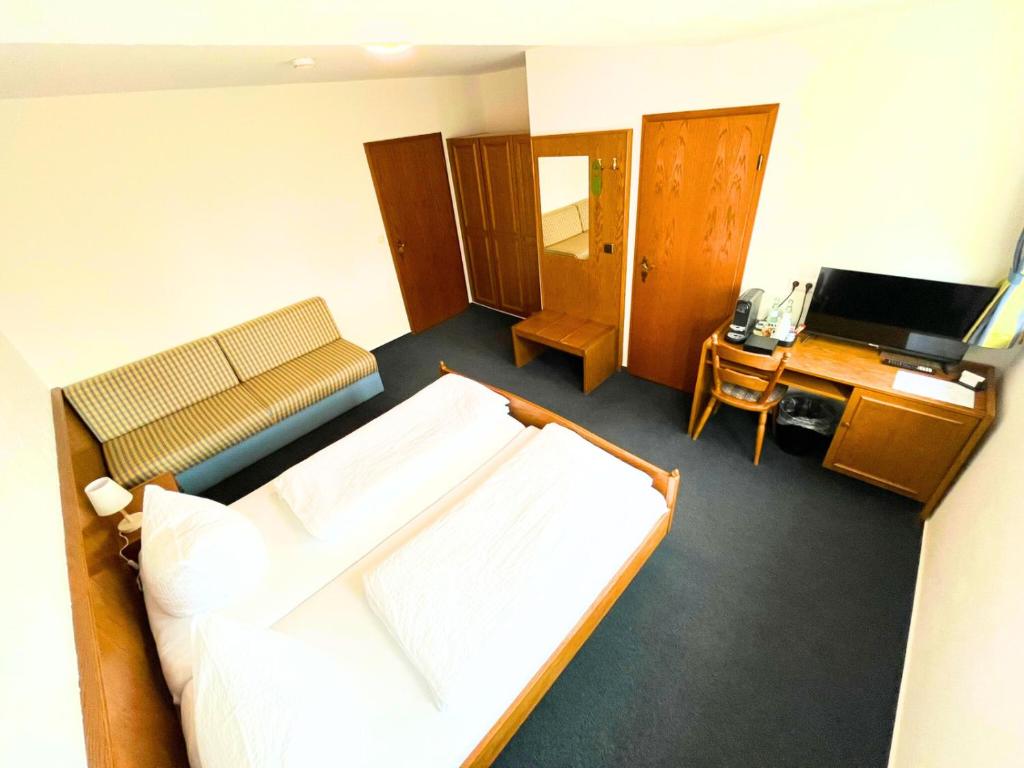 Gästehaus Tönisvorst - Double Room With Extra Bed