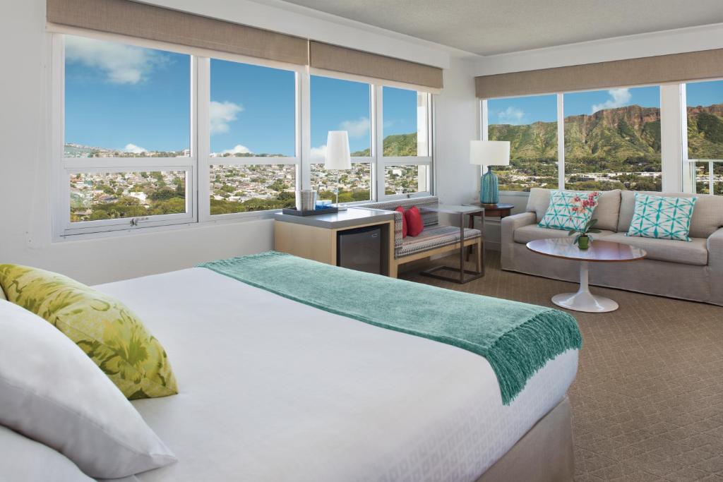 Queen Kapiolani Hotel - Diamond Head View Balcony, King