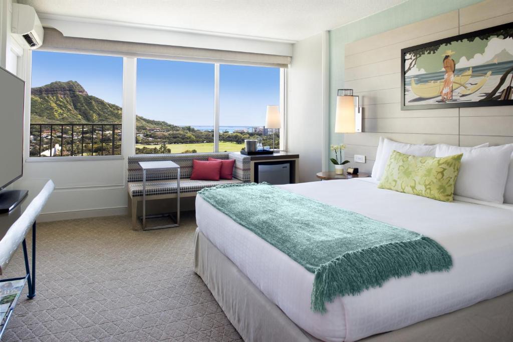 Queen Kapiolani Hotel - Ocean View Balcony, King
