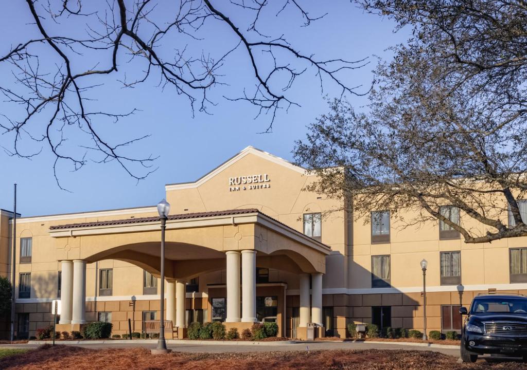 a building with a car parked in front of it at Russell Inn and Suites in Starkville