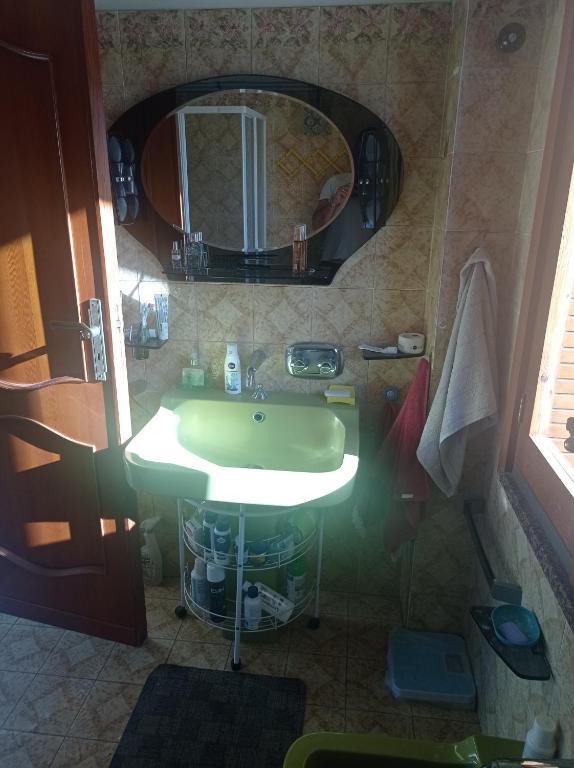 Ванная комната в Mansarda con terrazzo vista mare