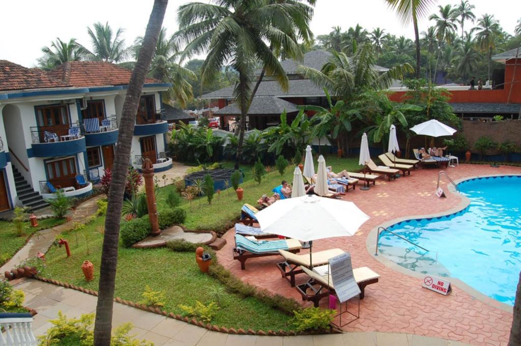 - Vistas a la piscina del complejo en Pool View Studio Apartment in Candolim Beach Resort, en Baga